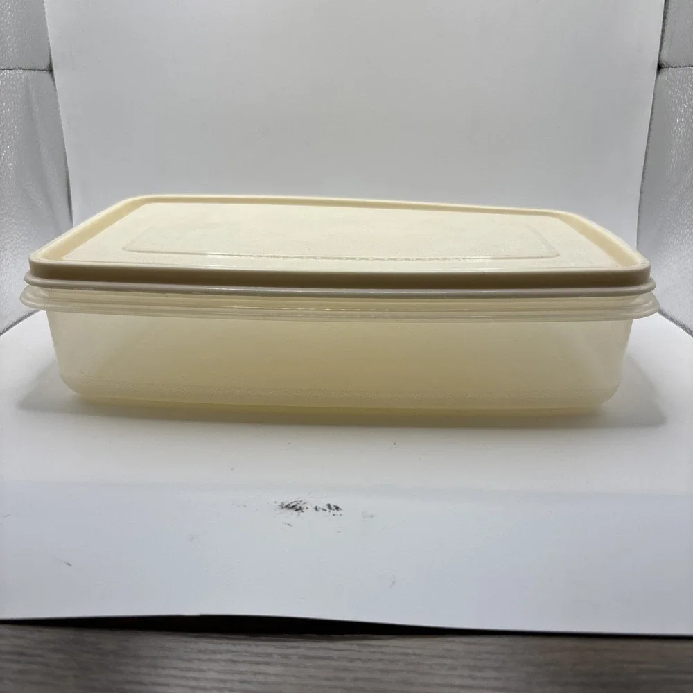 Rubbermaid Servin Saver #6 Container Clear Almond Lid 7 Cups 1.7L Rectangular